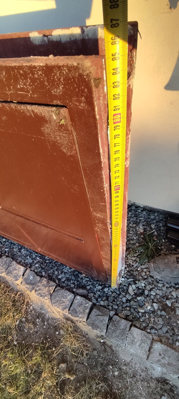 Okno metalowe  do kotłowni 85x83x10