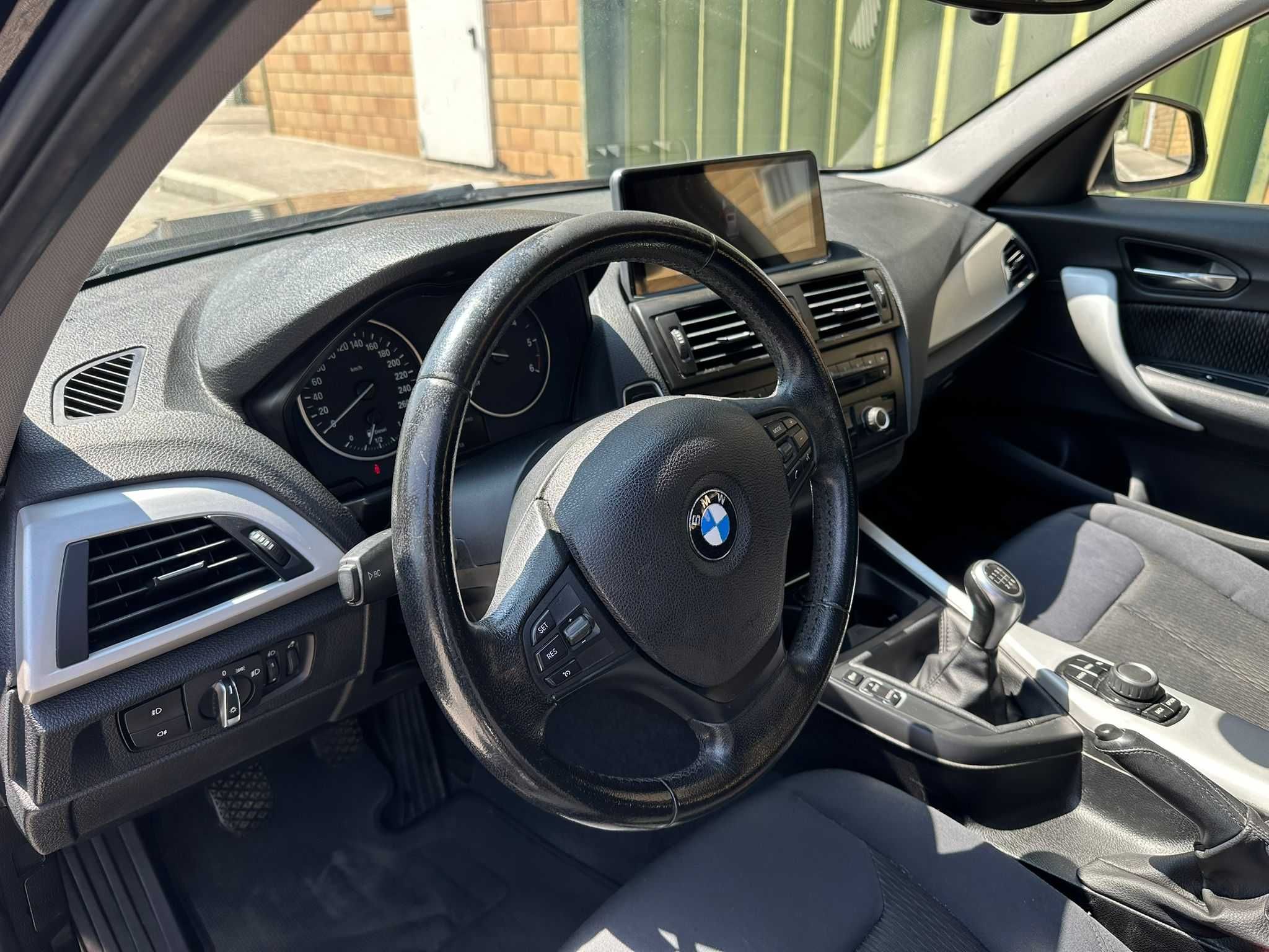 BMW 116d completa de tudo e muito bem cuidada