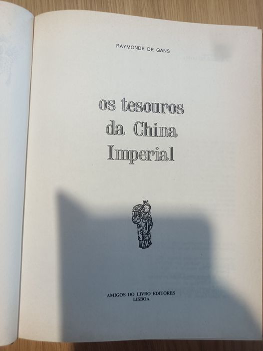 Vendo o Livro sobre os Tesouros da China Imperial