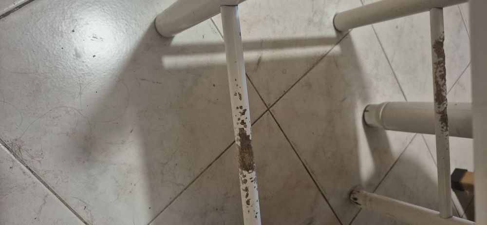 Mesa de jantar e cadeiras