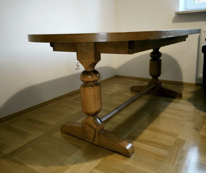 Sprzedam stół drewniany.