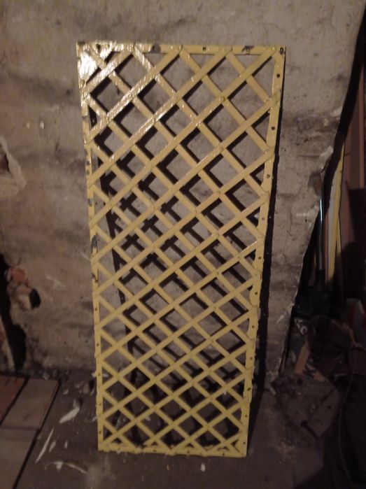 Krata stalowa na drzwi