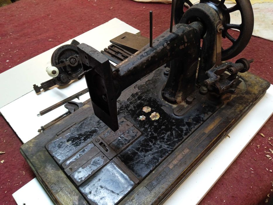 Antyk stara maszyna do szycia