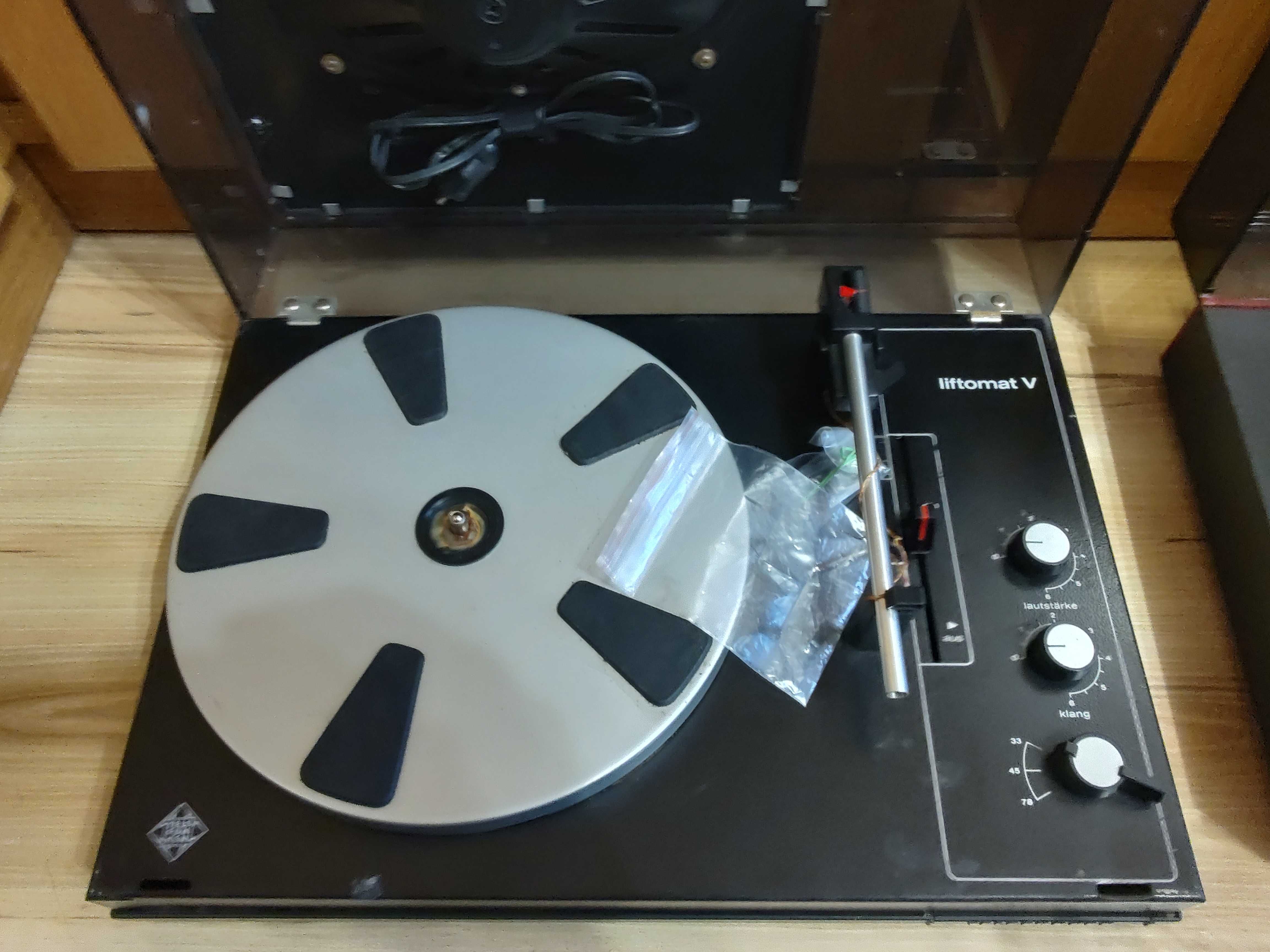 Gramofony Unitra, Telefunken, JVC, 5szt