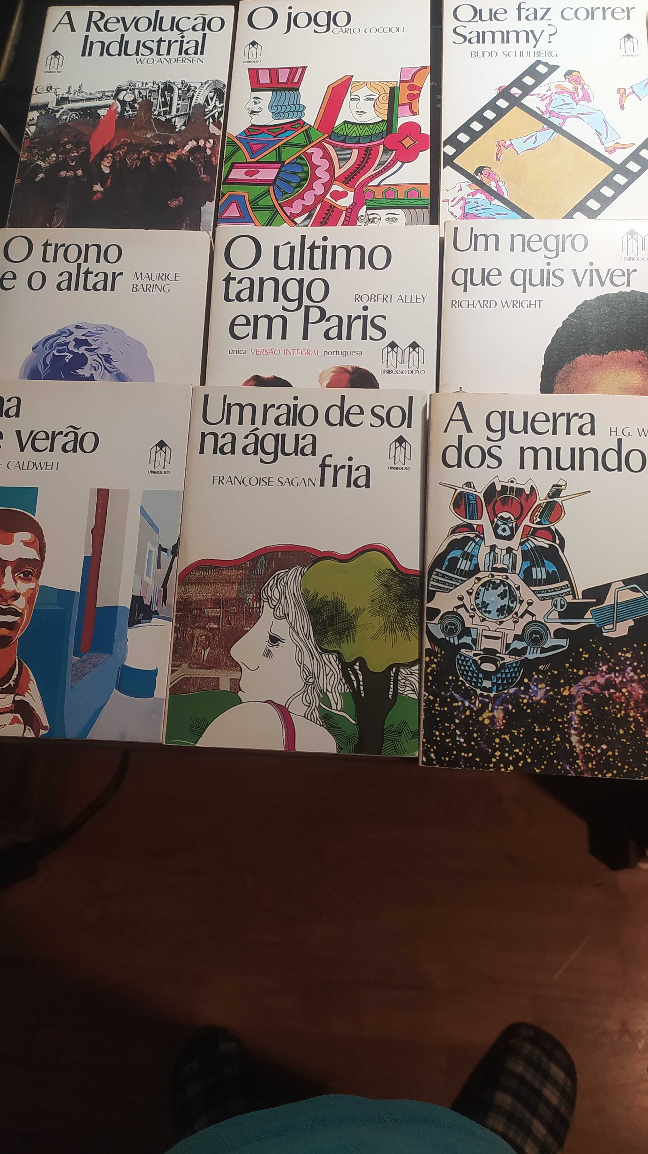 Vários livros da Biblioteca Universal Unibolso