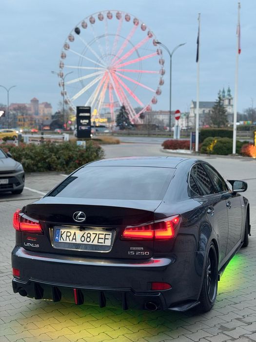 Lexus IS250. 2.5L  2006