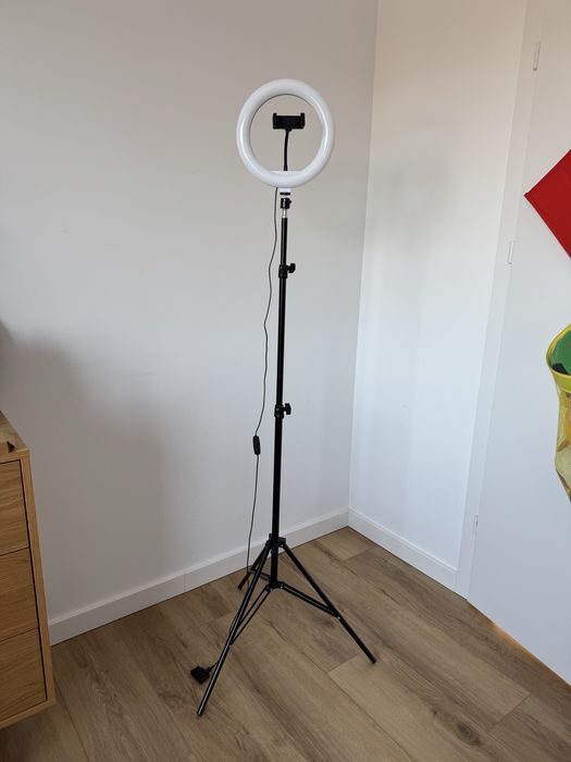 Lampa do zdjęć na stojaku