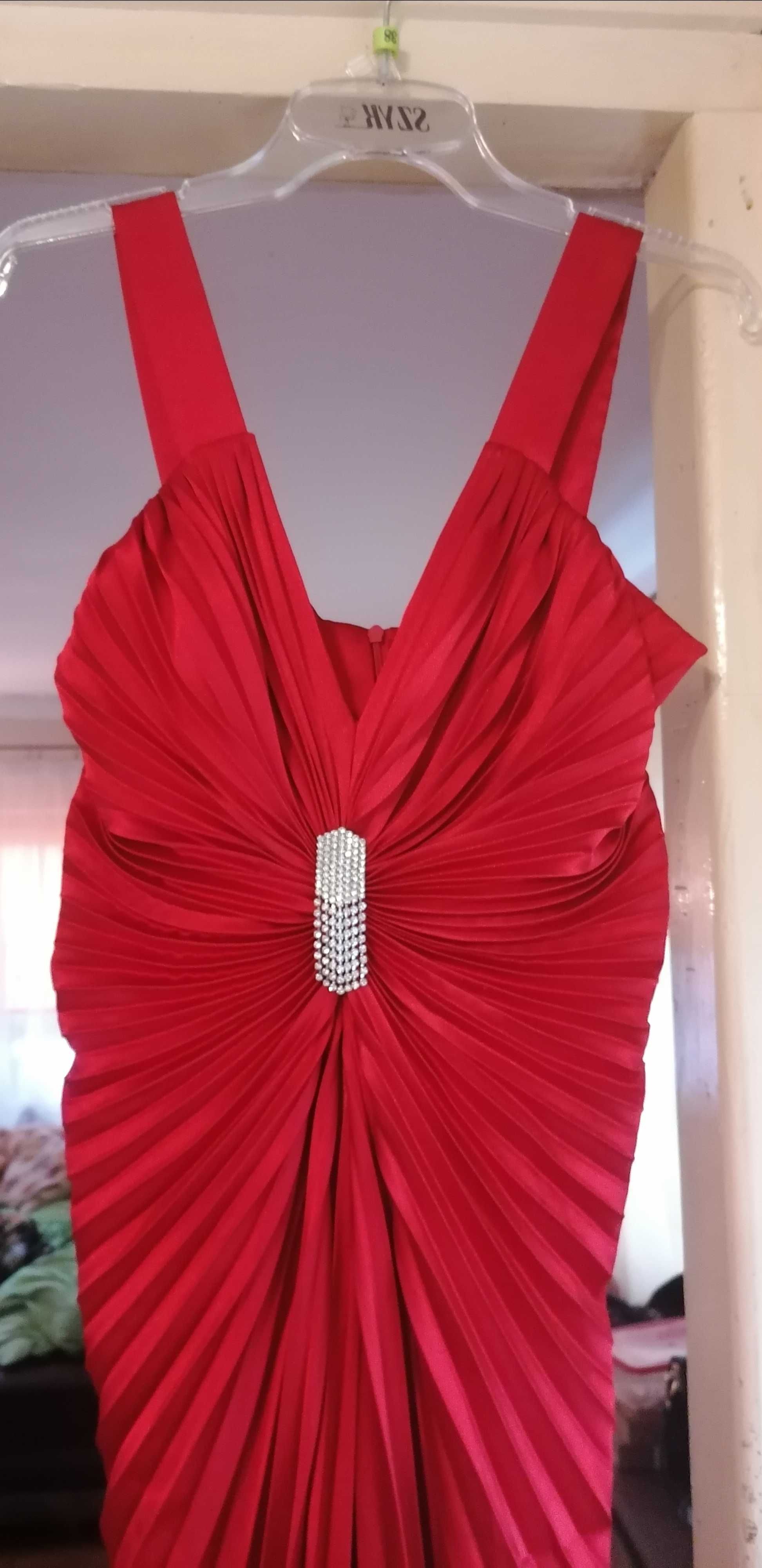 Piękna plisowana sukienka czerwona roz 36