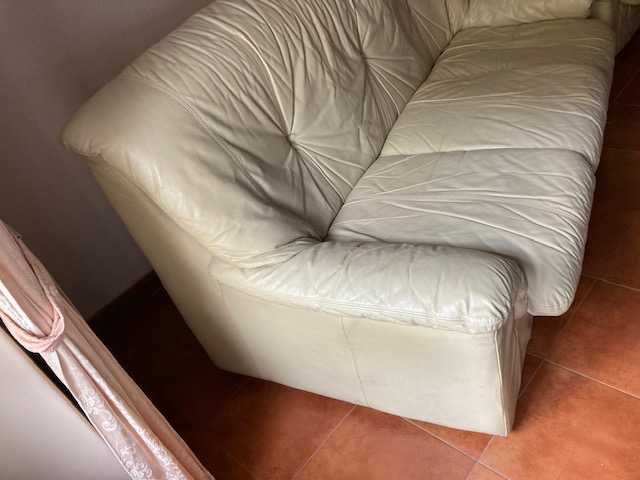 Sofa em pele 3 lugares, cor creme, Château d'Ax.