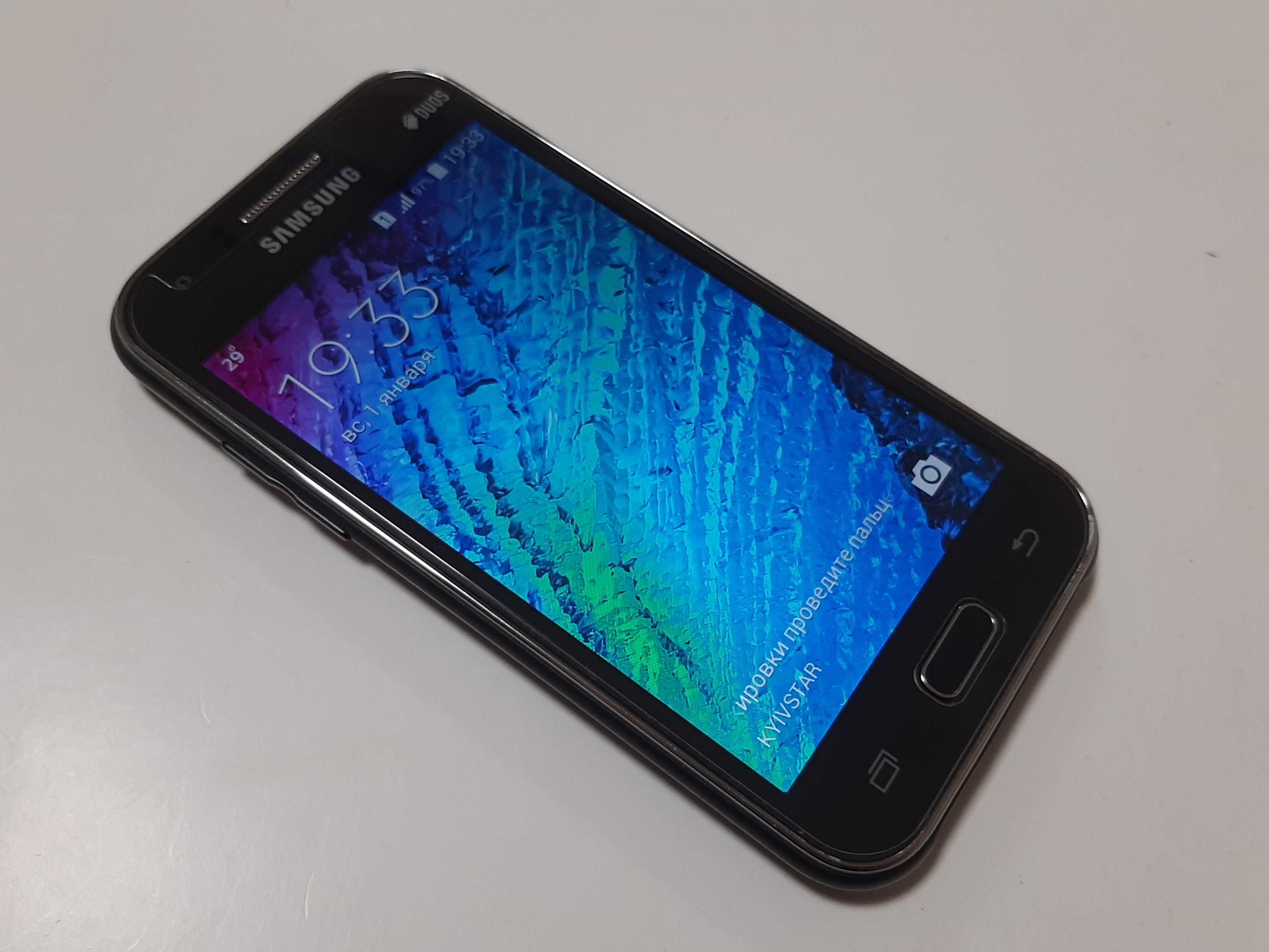 Смартфон Samsung J1/J100H