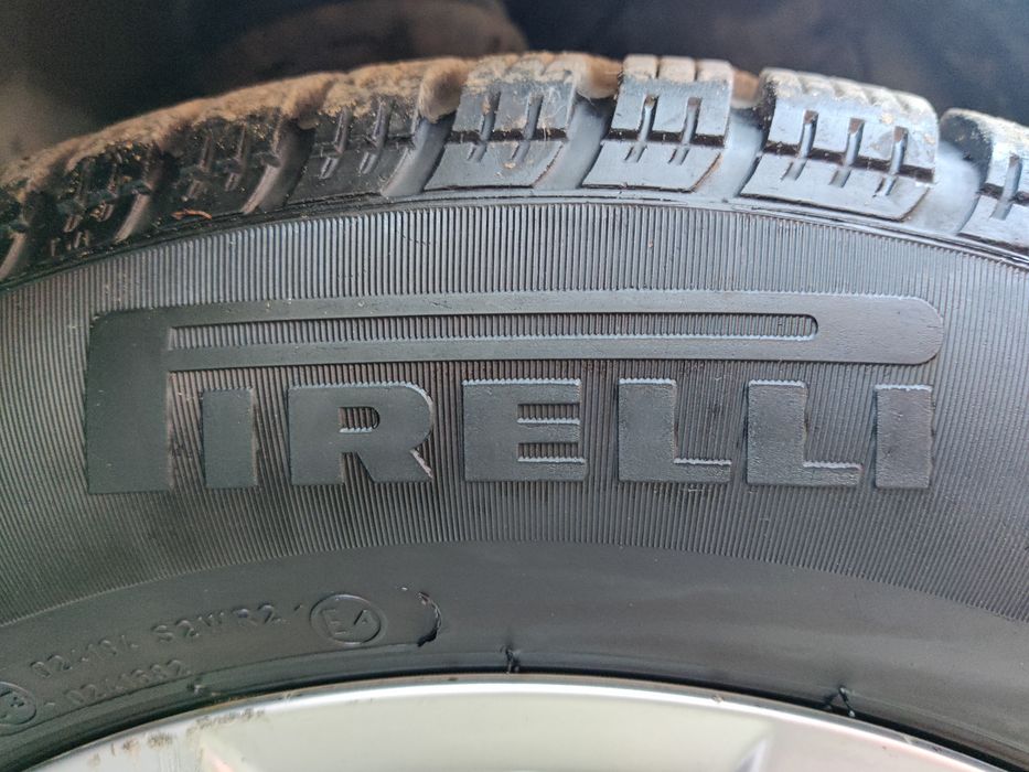 GOLF PLUS 5700$
Мотор 1,6 бензин.
Коробка механіка 6ст.
Пробіг