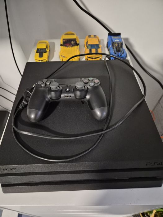 Konsola Playstation 4 Pro (PS4 Pro) - stan idealny + gratisy