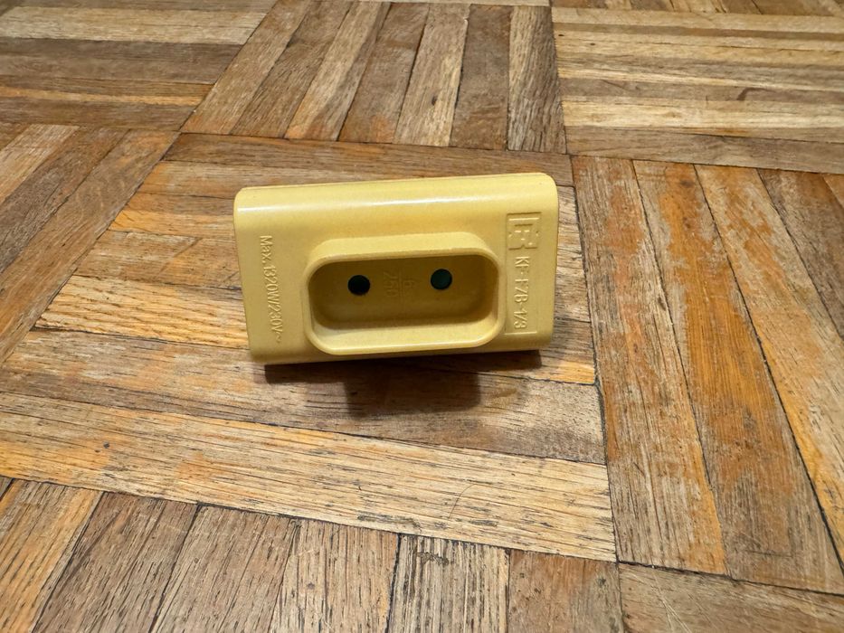 Złodziejka rozgałęźnik 250V na 3 płaskie wtyczki 10W26 PRL