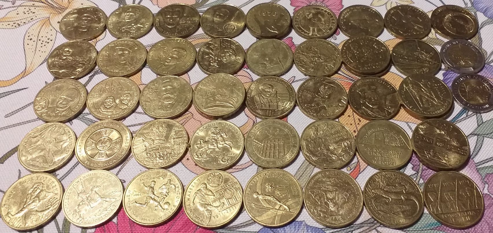 Zamienię lub sprzedam momenty okolicznościowe 2 i 5 zł.