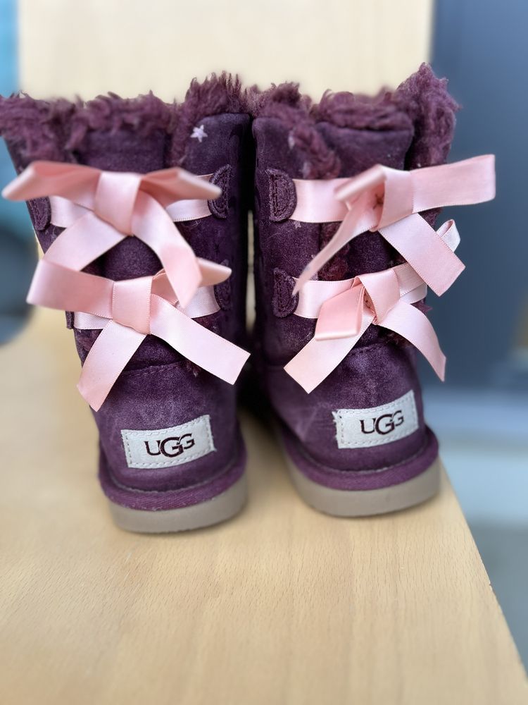 Зимові сапоги UGG на дівчинку