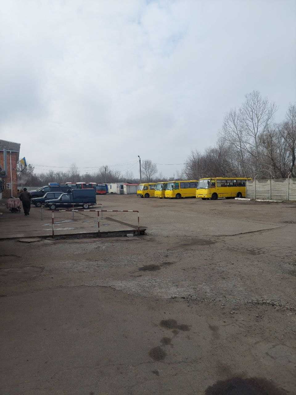Виробничі приміщення з площадкою