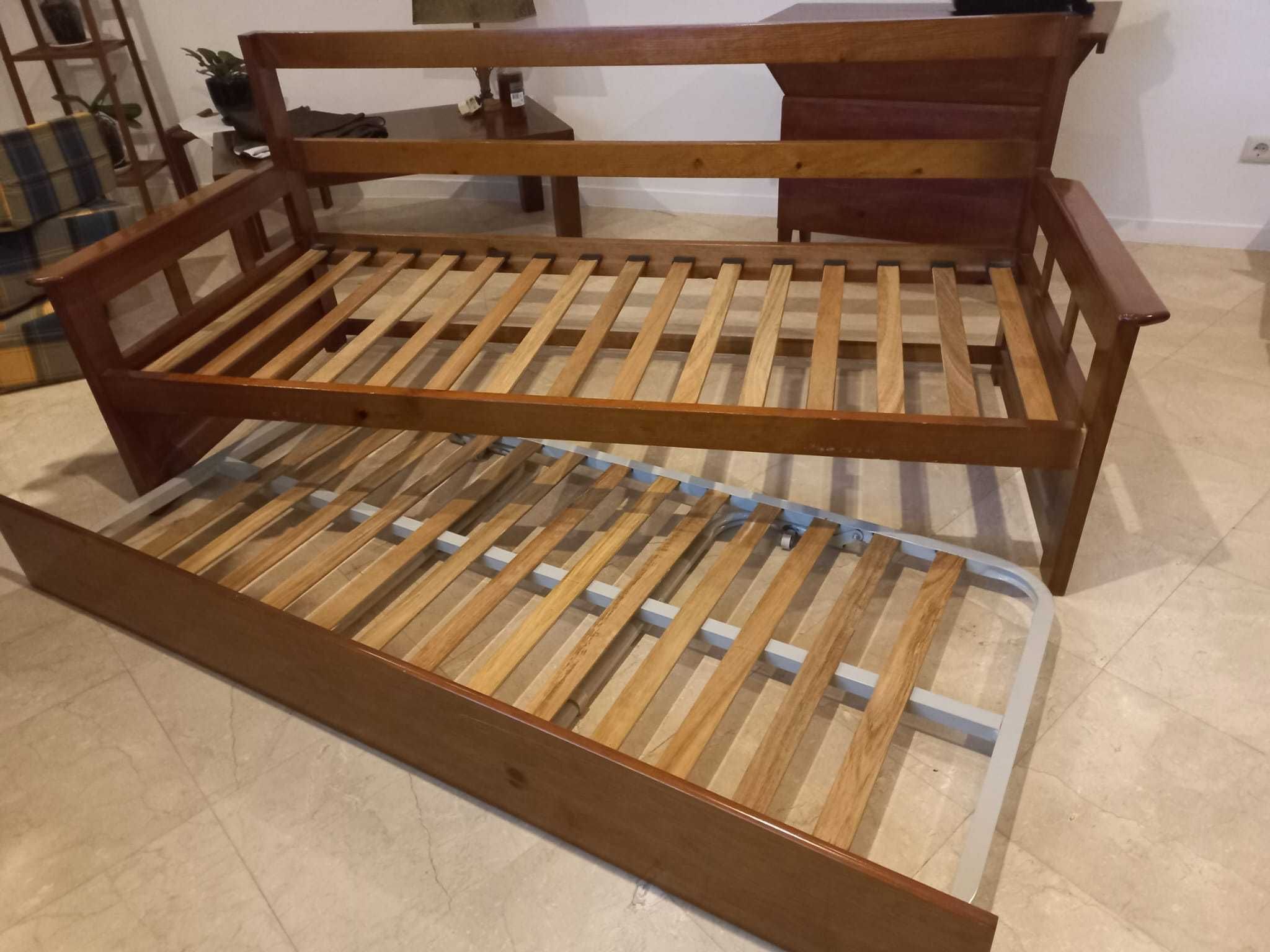 Sofá cama em madeira