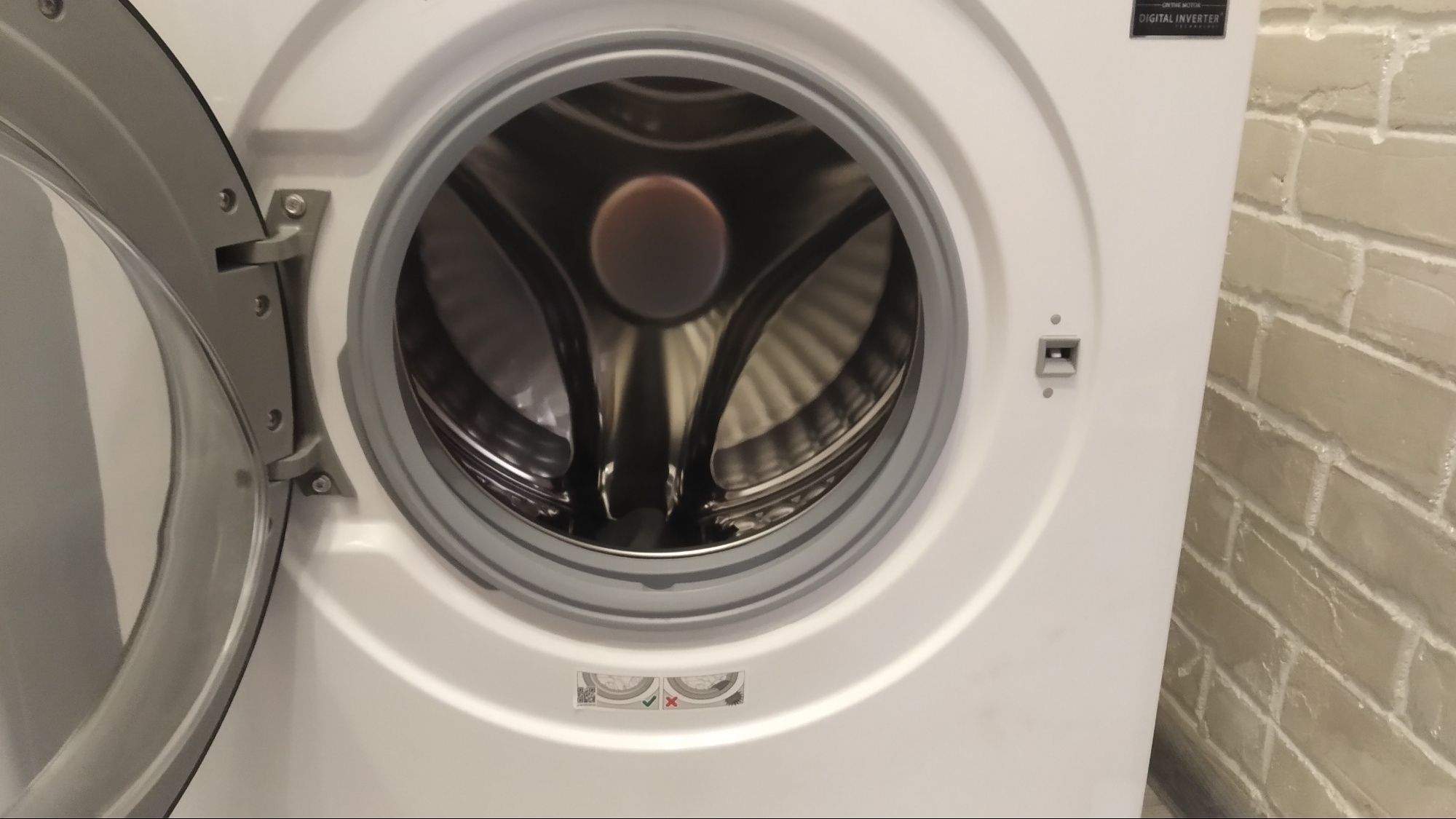 Пральна машина вузька Samsung WW70T3020BW/UA