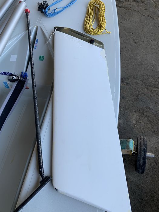 Barco/ vela ligeira Laser 4.7