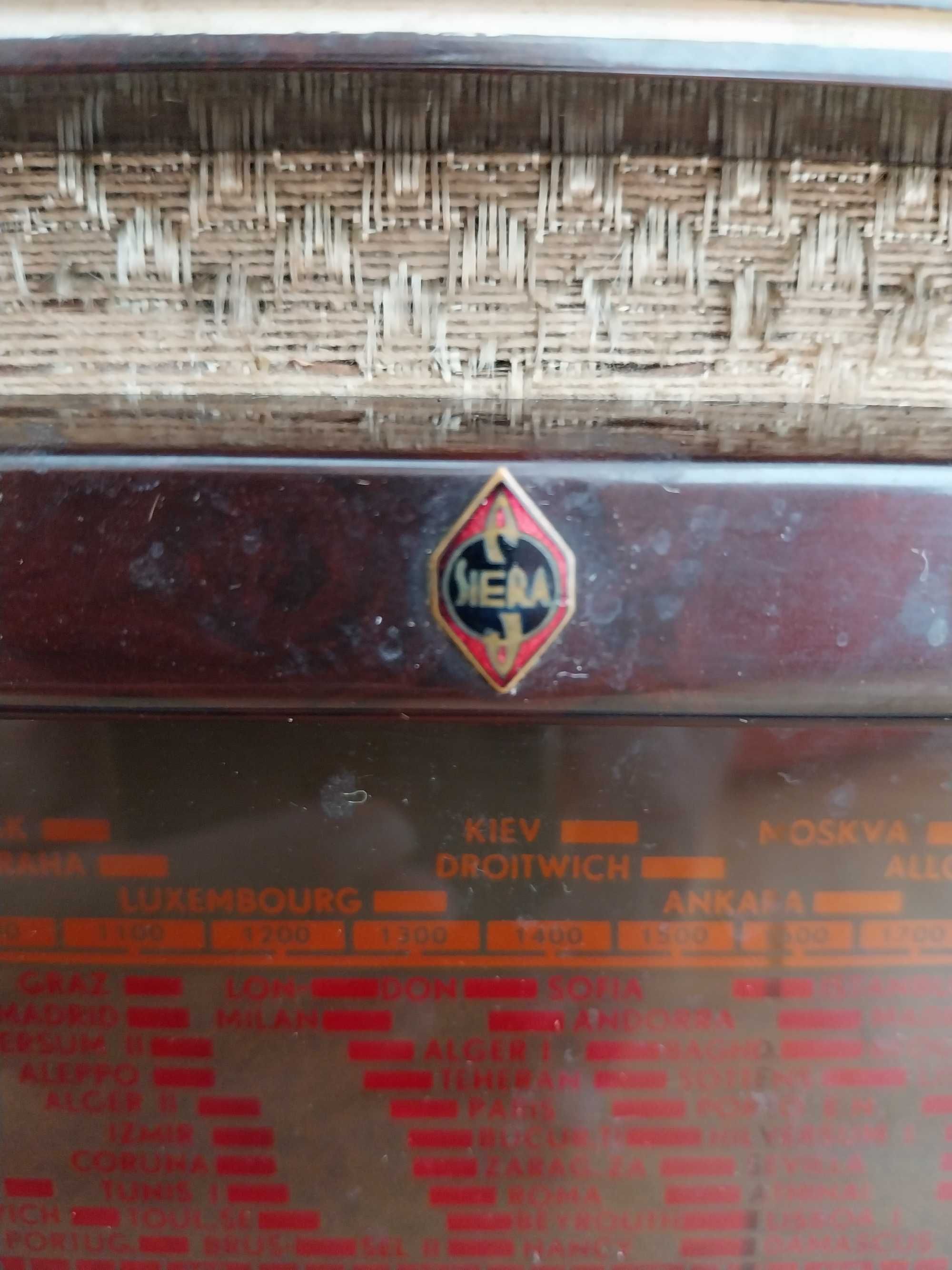 rádio antigo Siera, provavelmente de 1949