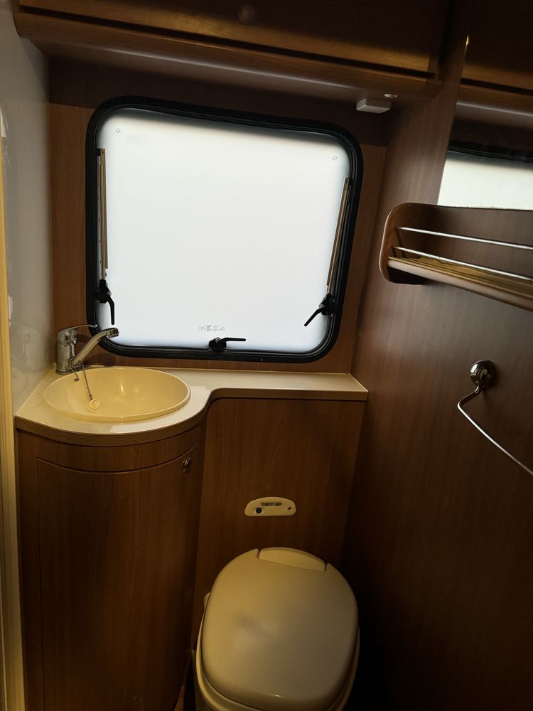 autocaravana  capuchine com 2 camas de casal
