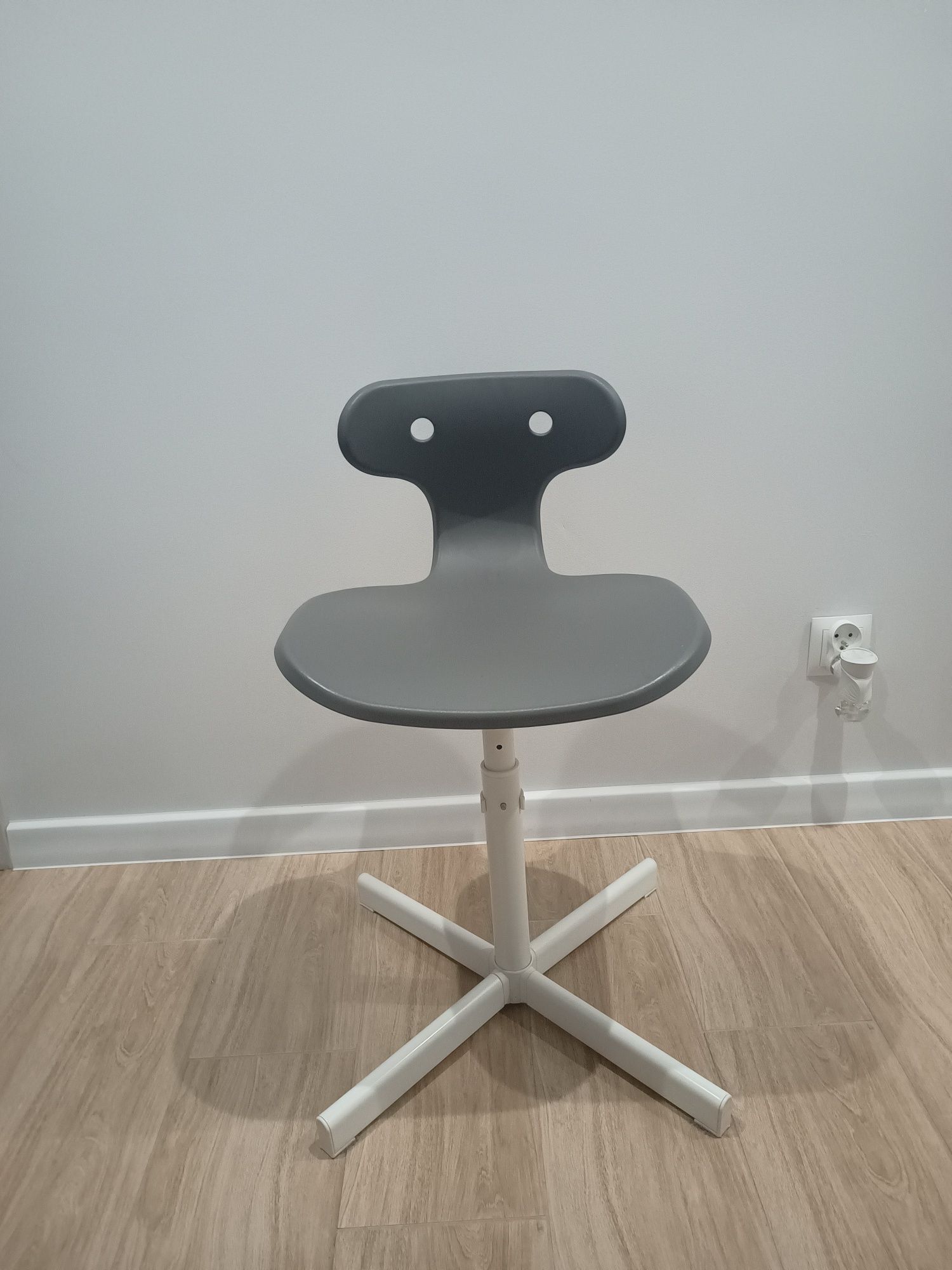 Ikea krzesło do biurka szkolne uczeń Molte szare regulowane