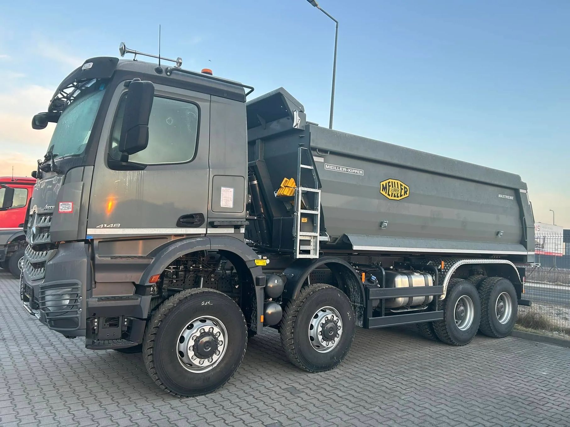Mercedes-Benz AROCS 4148AK / 8X8 / AUTOMAT / MANUAL / 2025  Największy wybór wywrotek w Polsce EWT Ołtarzew / 8x8 / 8x6 / 8x4 /