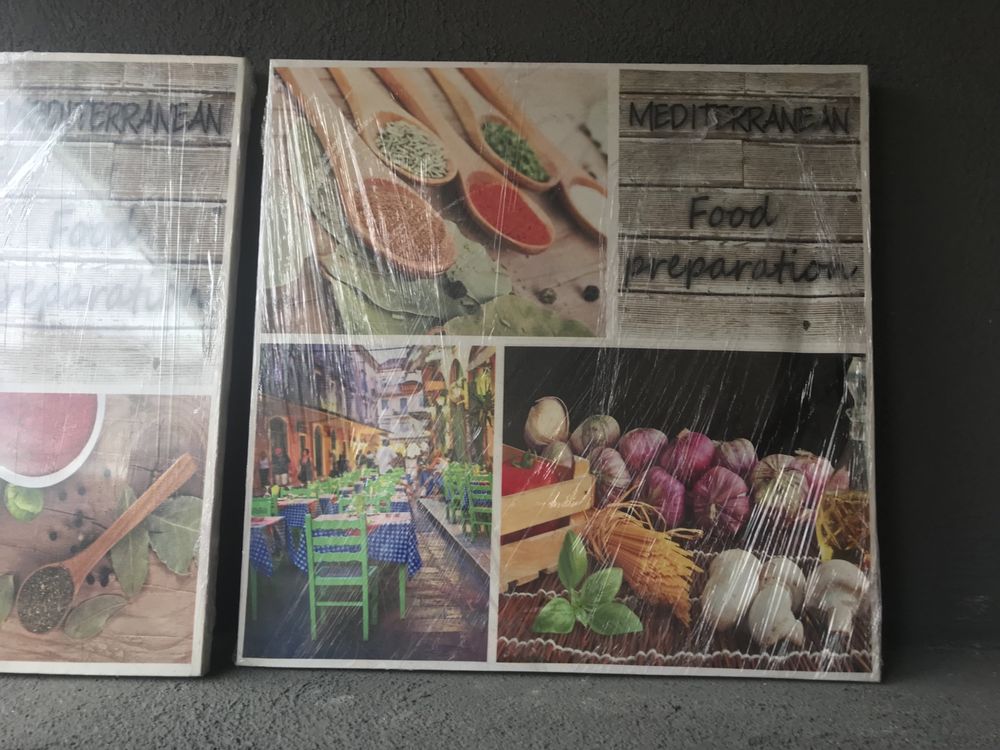 Dois quadros com motivos de comida