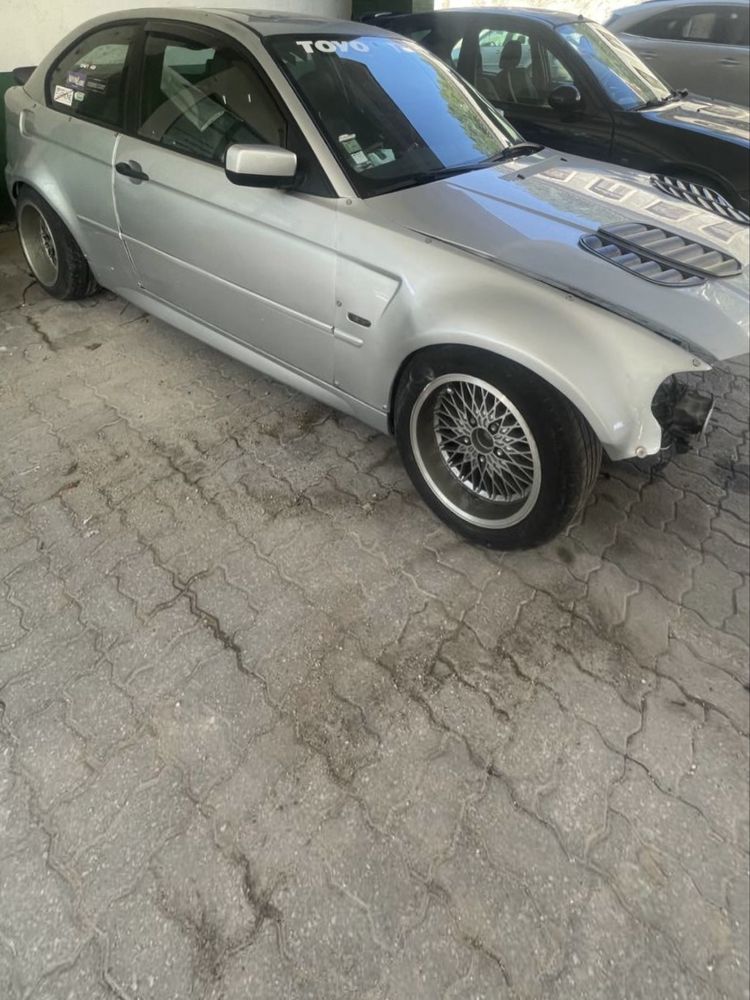BMW e46 compact depois do acidente