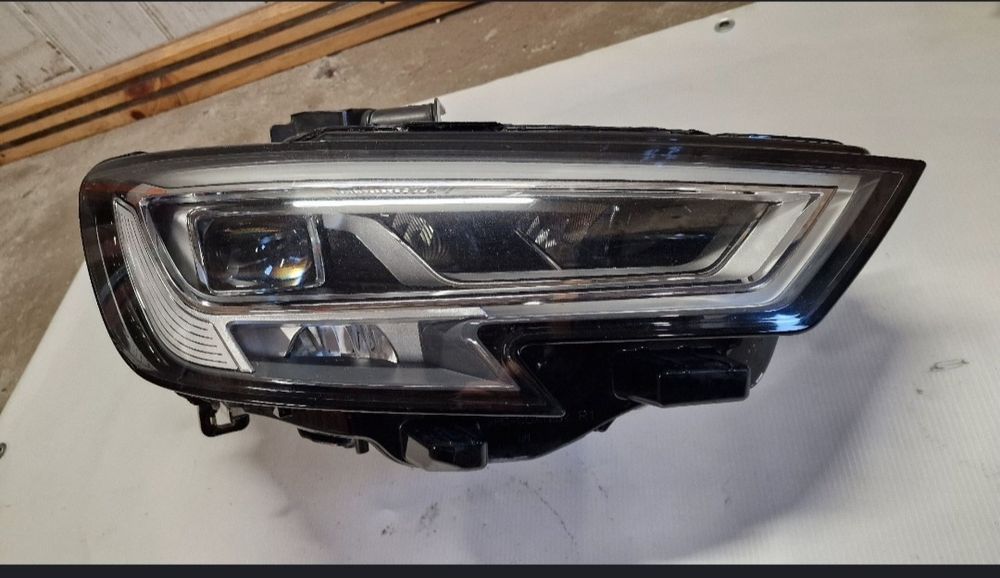 A3 8V LIFT S3 Lampa Prawa PFULL LED Przód

8V0.941.034