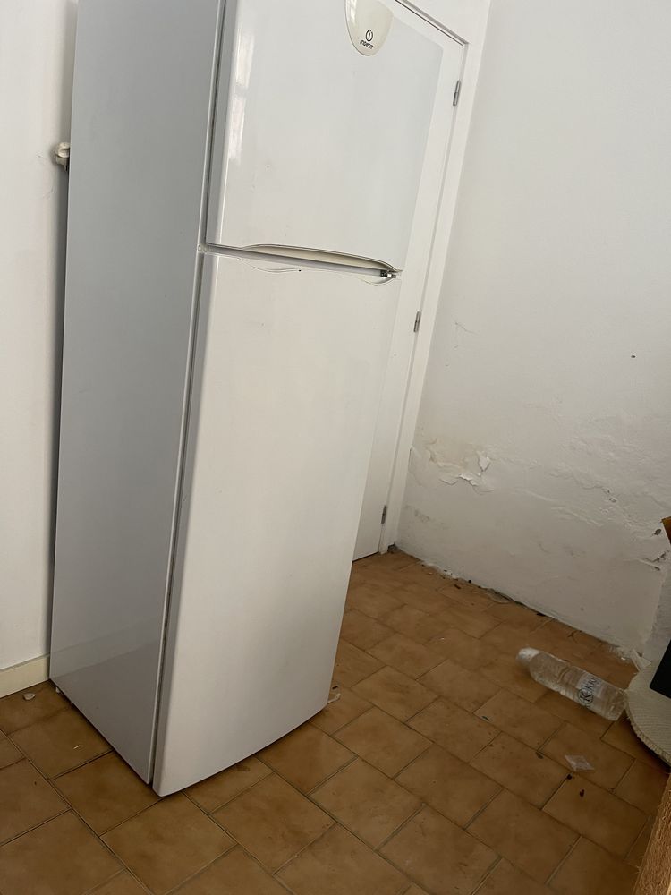 Frigorifico Indesit 273L combinado