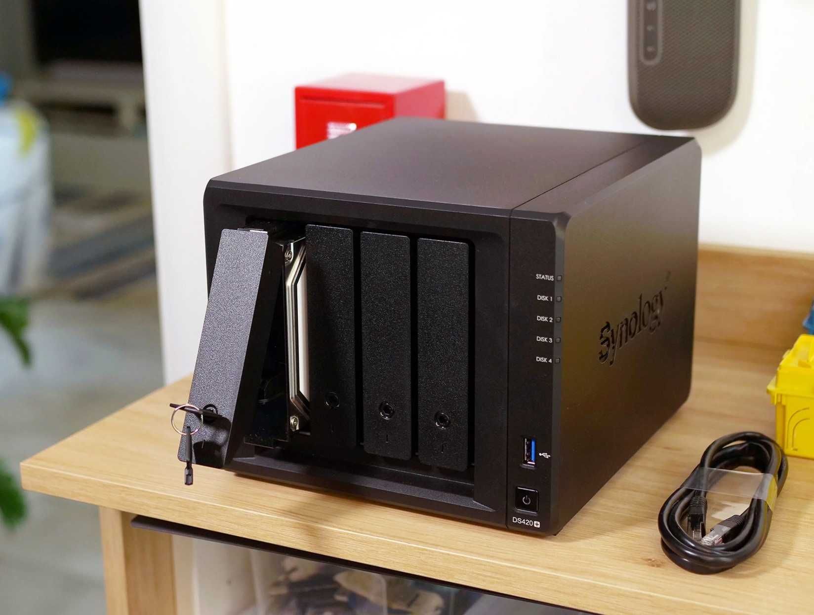 Synology DS420+ NASi 4-zatokowy serwer + SSD cache M.2 NVMe 512GB