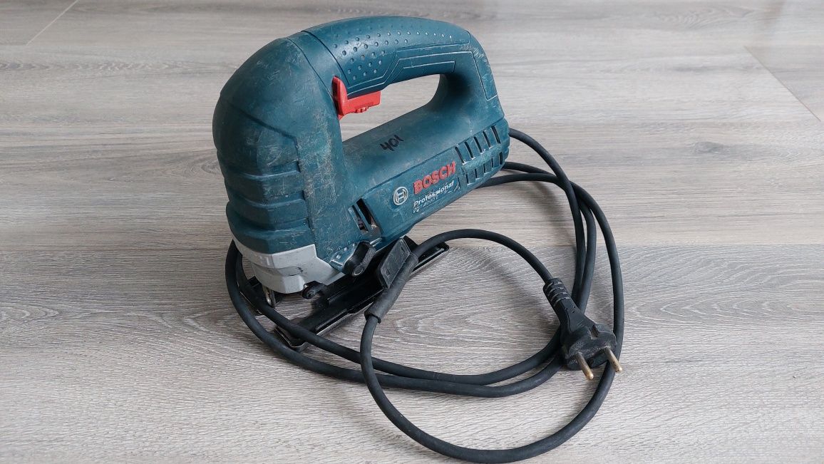 Електролобзик Bosch GST 8000 E