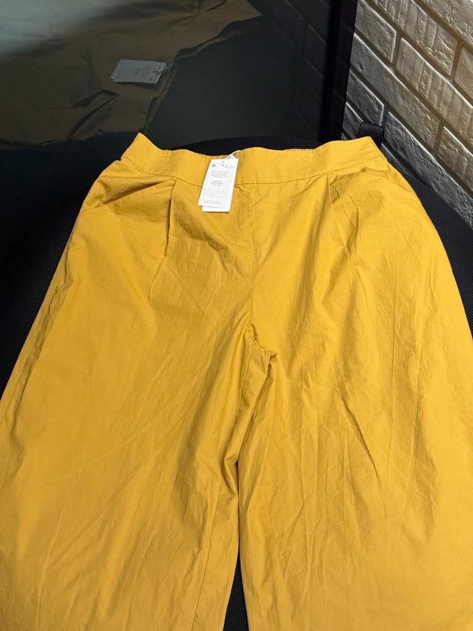 Широкі штани-кюлоти яскравого кольору від Mango рр XL