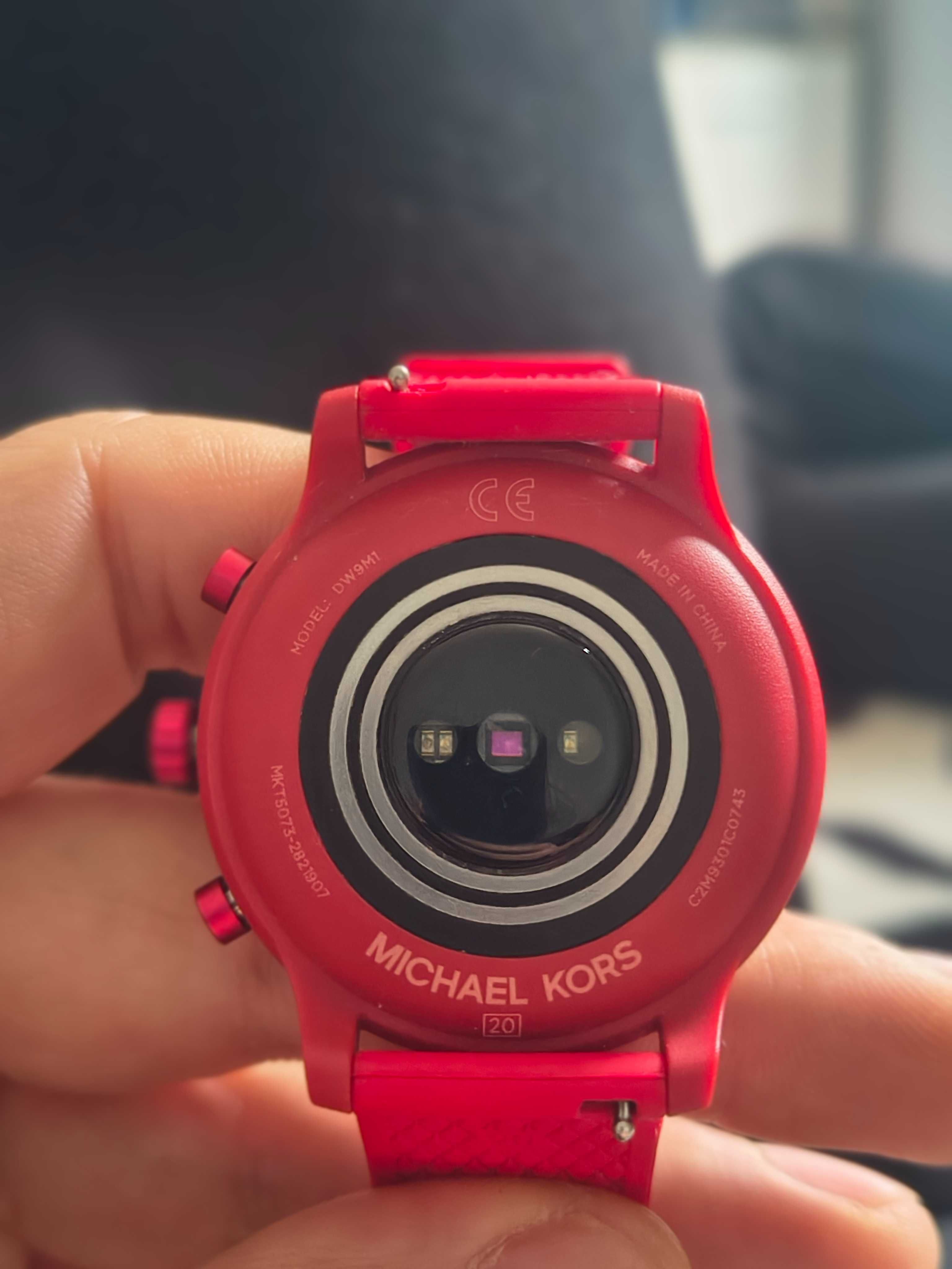 Smartwatch MichaelKors czerwony stan bdb