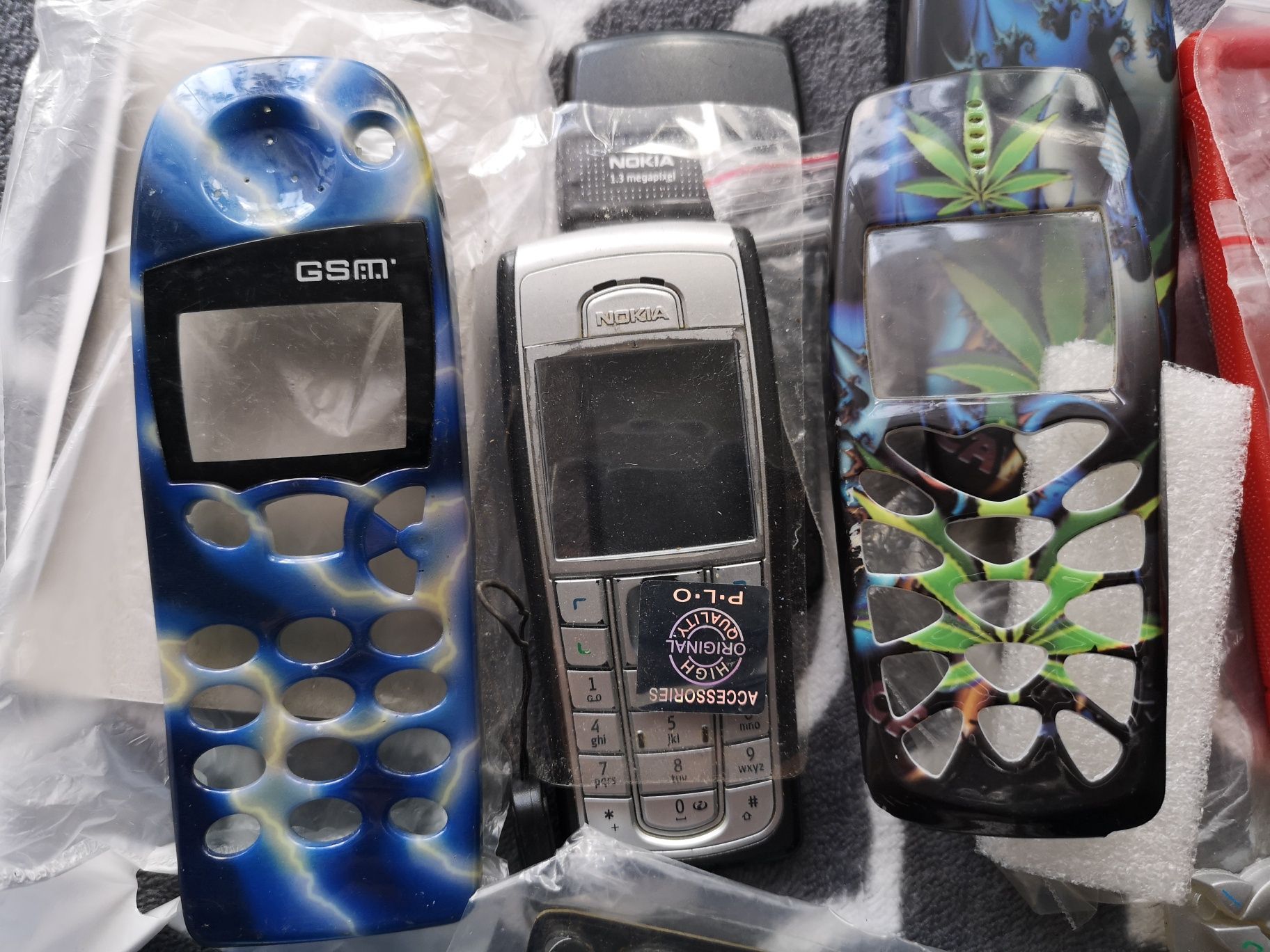 Pakiet starej elektroniki, etui, obudów. Nokia itp