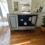 Móvel com vitrine renovado
