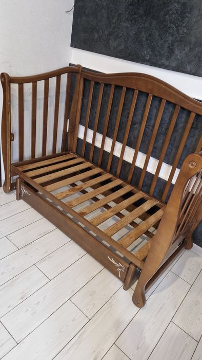 Віддам дитяче ліжечко