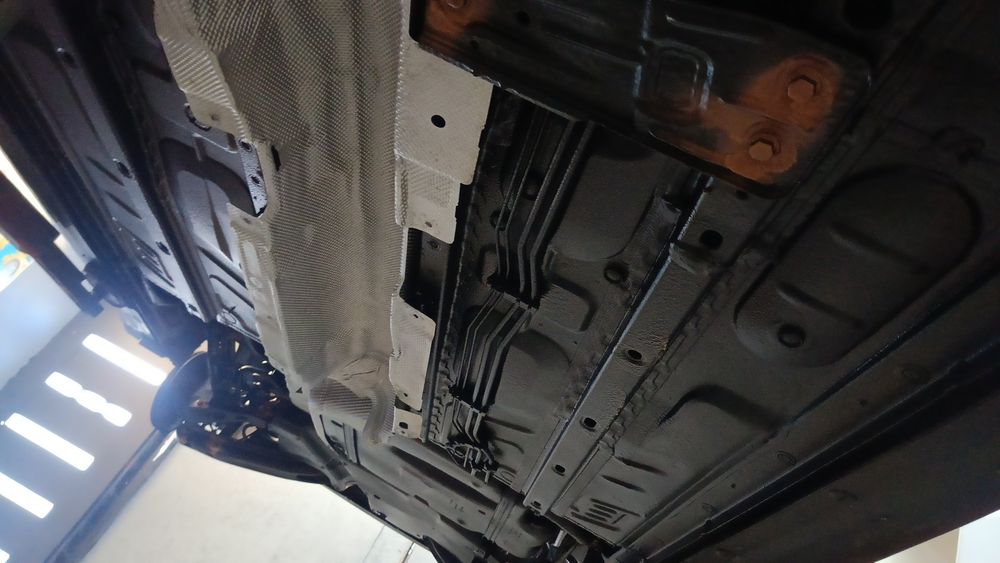 Blacharstwo Lakiernictwo Naprawy blacharskie lakiernicze konserwację