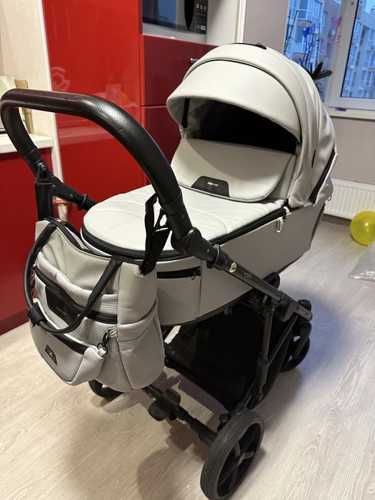 Продам дитячу коляску