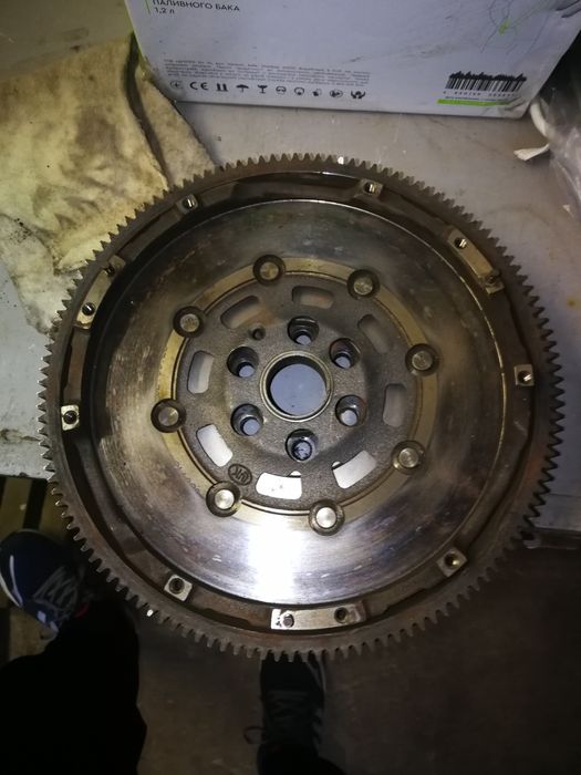 Демферний маховик до vw t6 2.0 75kw.