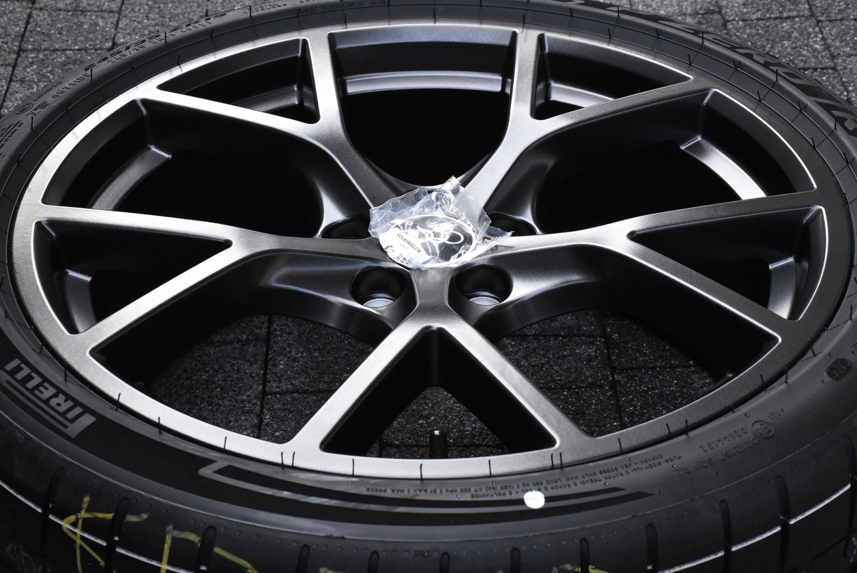 Nowe koła OEM Audi RS3 8Y0 19" NOWE Pirelli R1 dot2025 oryginał