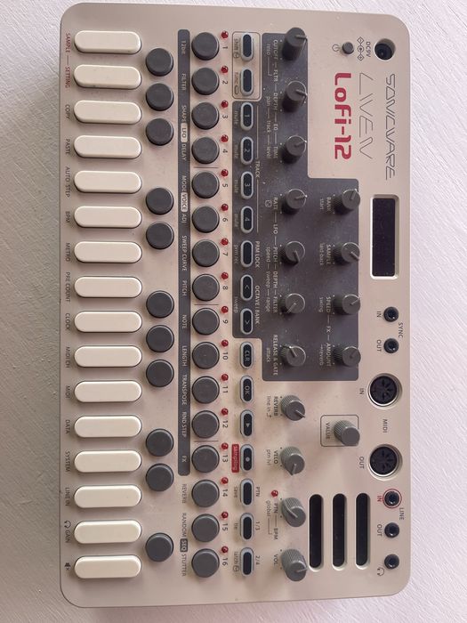 Sonicware LIVEN Lofi-12 Sampler e GrooveBox como novo