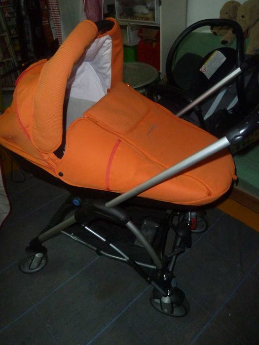 Carrinho de passeio, alcofa e cadeira auto 0+