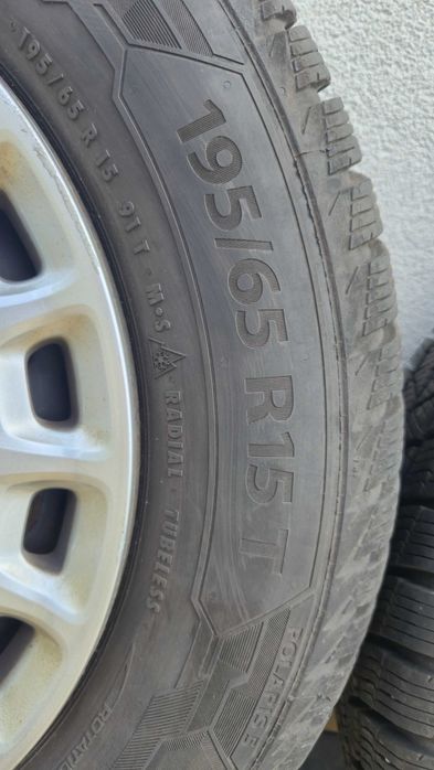 Sprzedam opony zimowe 195/65 R15 na stalowych felgach