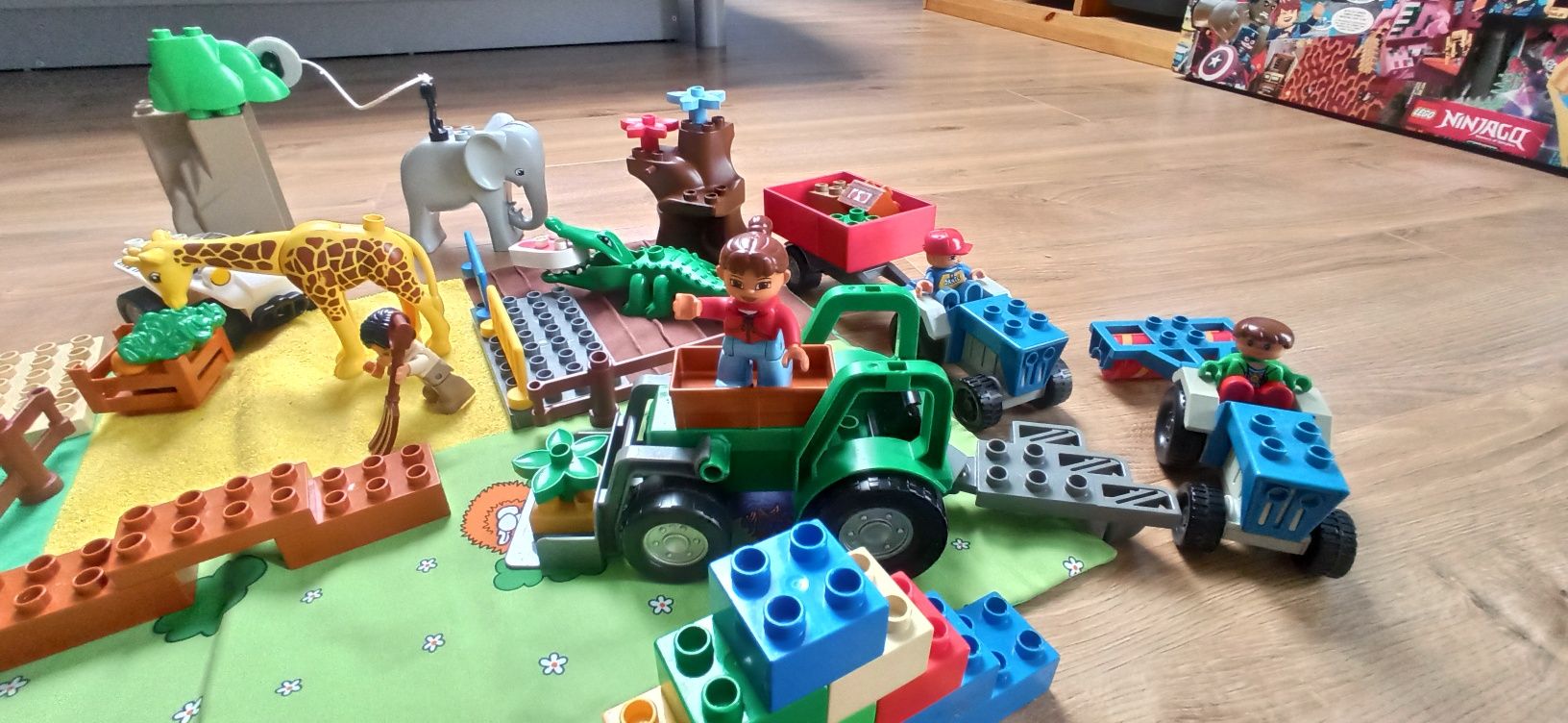 LEGO DUPLO ZOO STRAŻ KARMIENIE w zoo traktory i inne