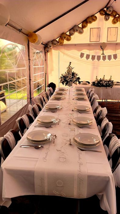 Wynajem namiotów: Wypożycz: krzesła, stoły, podłogi. Wypożyczalnia