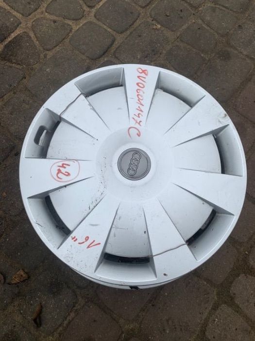 KOŁPAKI KOMPLET AUDI 16 8v0601147c