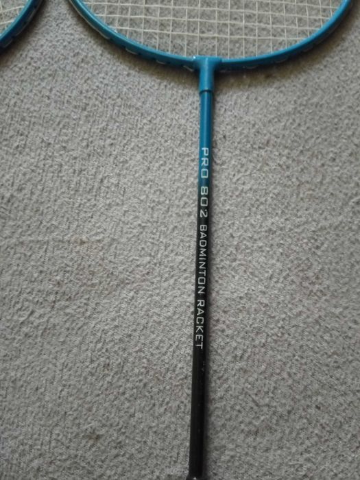 Rakieta tenisowa i do badmintona