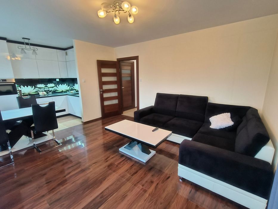 Umeblowane dwupokojowe mieszkanie z aneksem kuchennym, komórka, garaż